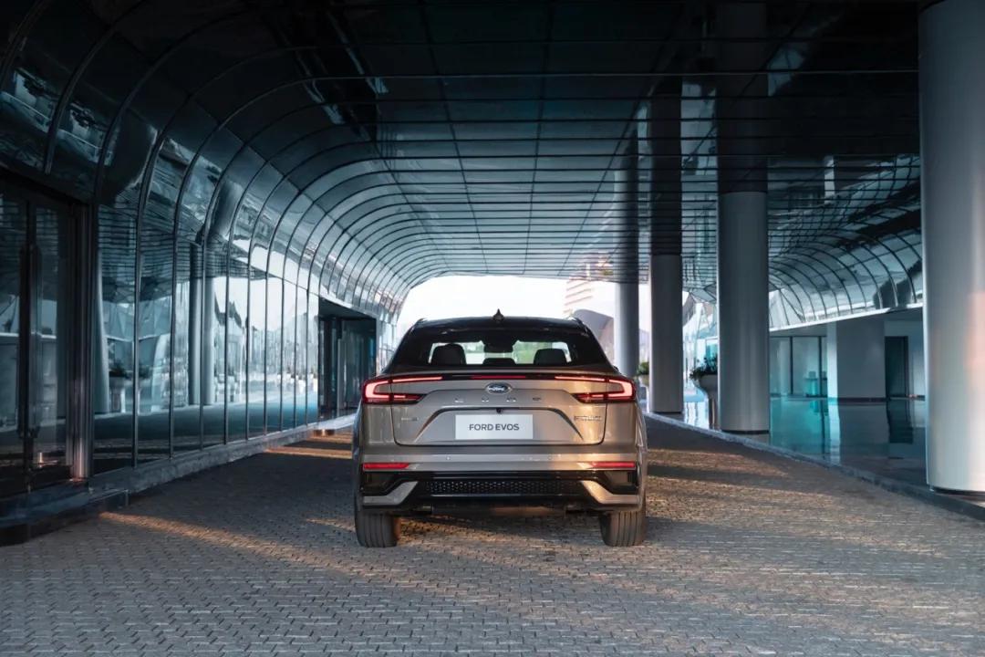 1.1米中控大屏、整车OTA升级……这竟然是一辆燃油车！