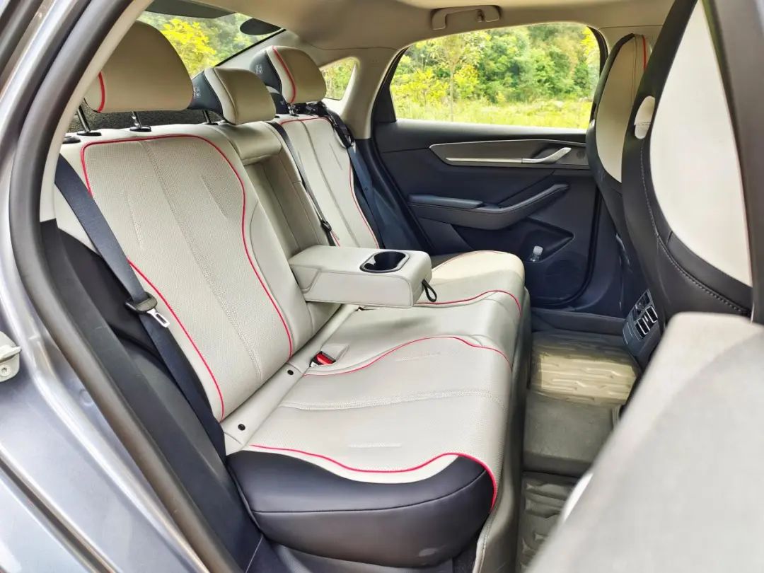 开过比亚迪驱逐舰05，再也不想开卡罗拉双擎