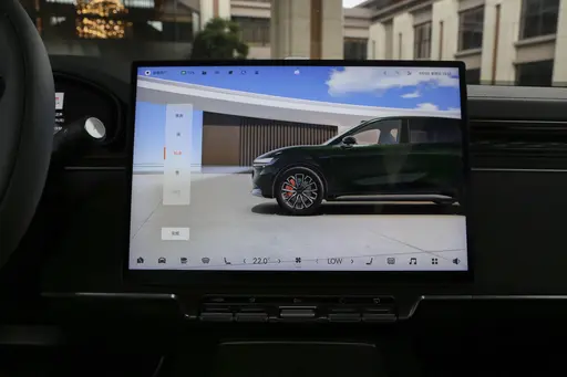 全家0差评豪华SUV！轴距2925mm，比Model Y大一圈，还配800V超快充