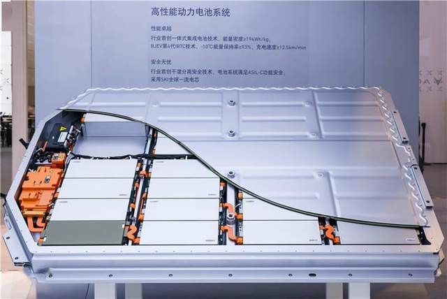 30万元预算，想买高端电动车，极狐阿尔法S值不值得买？