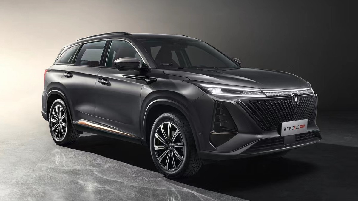 新款长安CS75 PLUS官图发布：换外观销量要超哈弗H6？