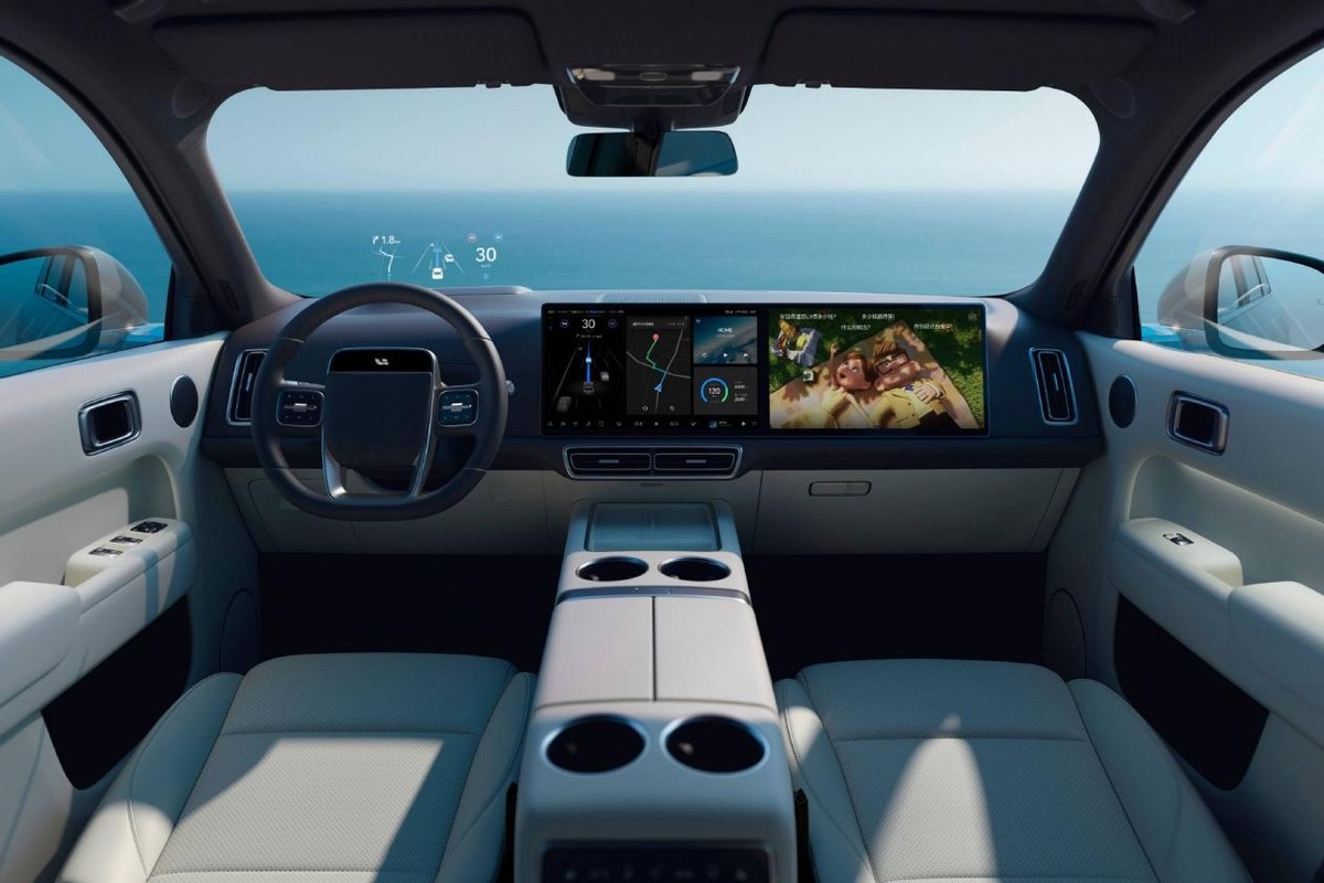 屏幕在精不在多？何小鹏“反对汽车配备很多屏幕” 你怎么看？