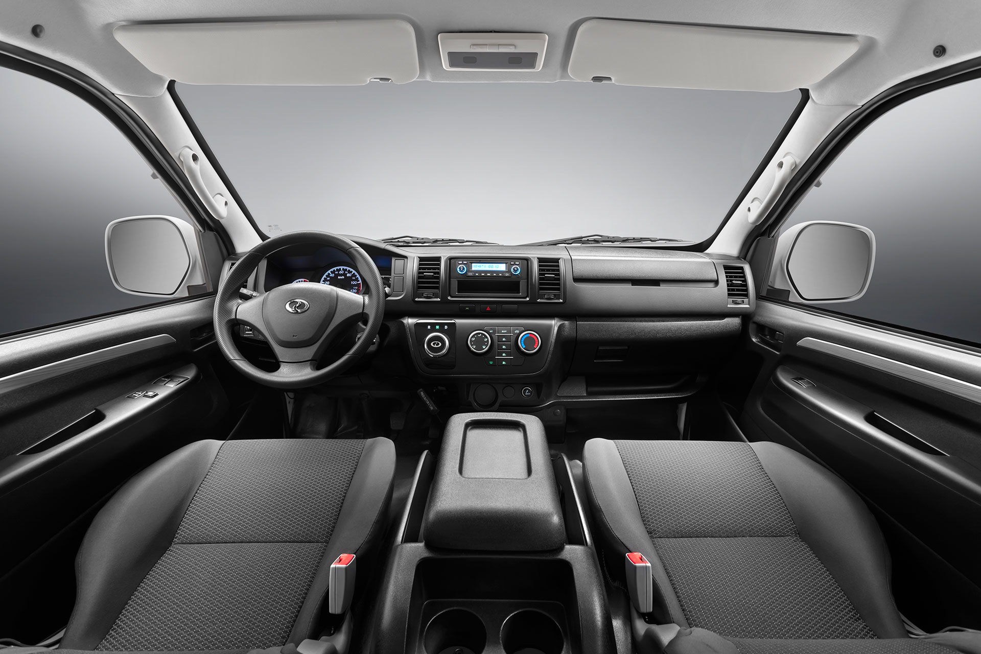 内饰方面,瑞驰新能源ed75的整体配搭以实用性为主,在中控台上设置有不