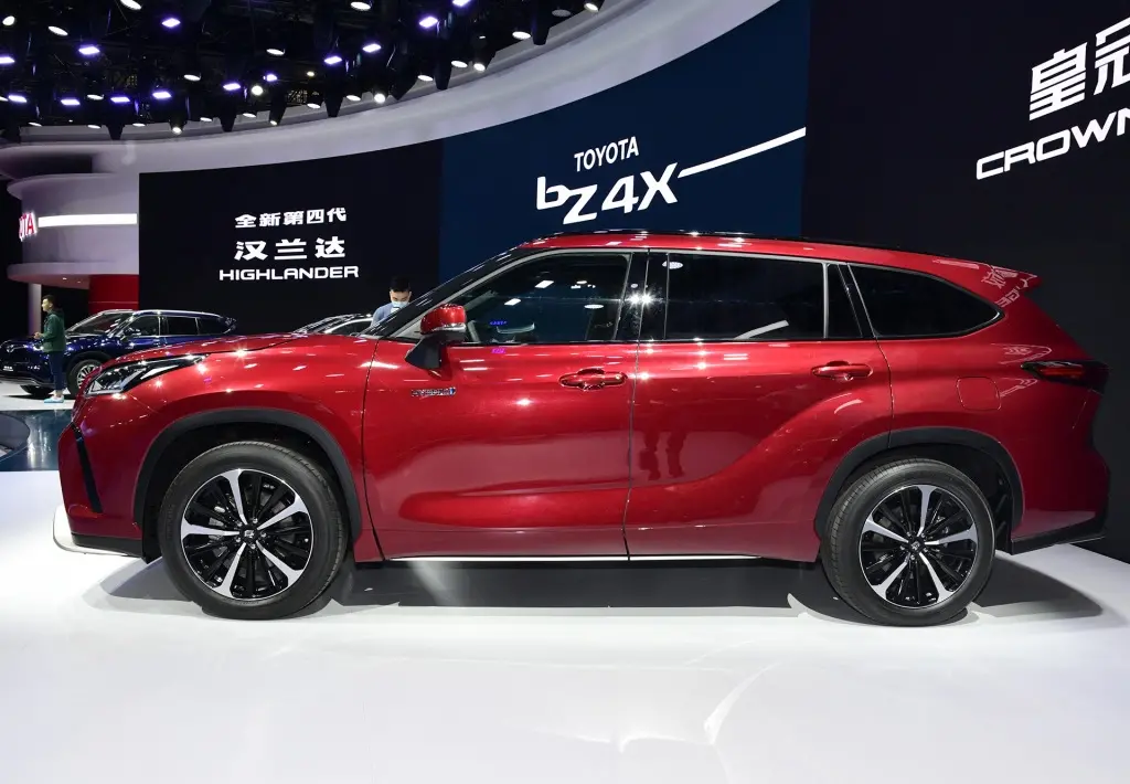 售27.58万-35.08万元 比汉兰达更良心？一汽丰田皇冠陆放购车推荐