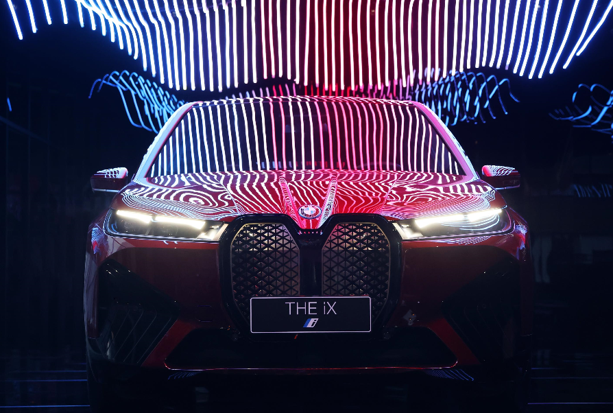 BMW iX与BMW i4亮相蓉城,开启电动化转型第二阶段