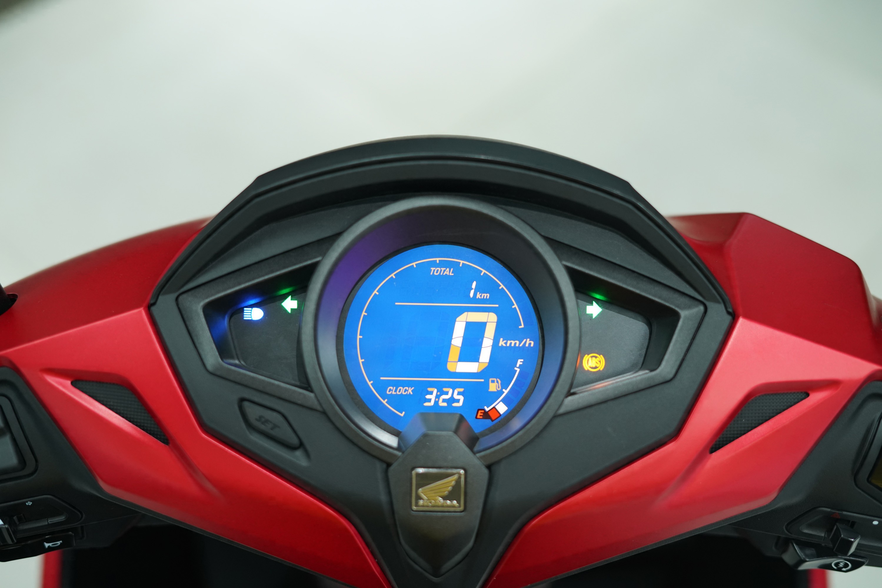 可长途旅行的125踏板，CBR1000RR-R外观设计元素，油耗低至1.73L