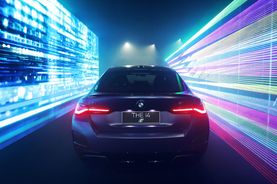 BMW iX与BMW i4亮相蓉城,开启电动化转型第二阶段