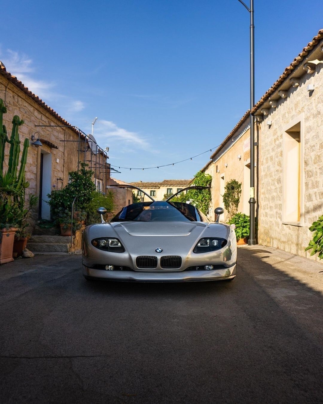 和 1993 年,乔治亚罗的公司还开发了另外两部原型车,被称为 bmw nazca