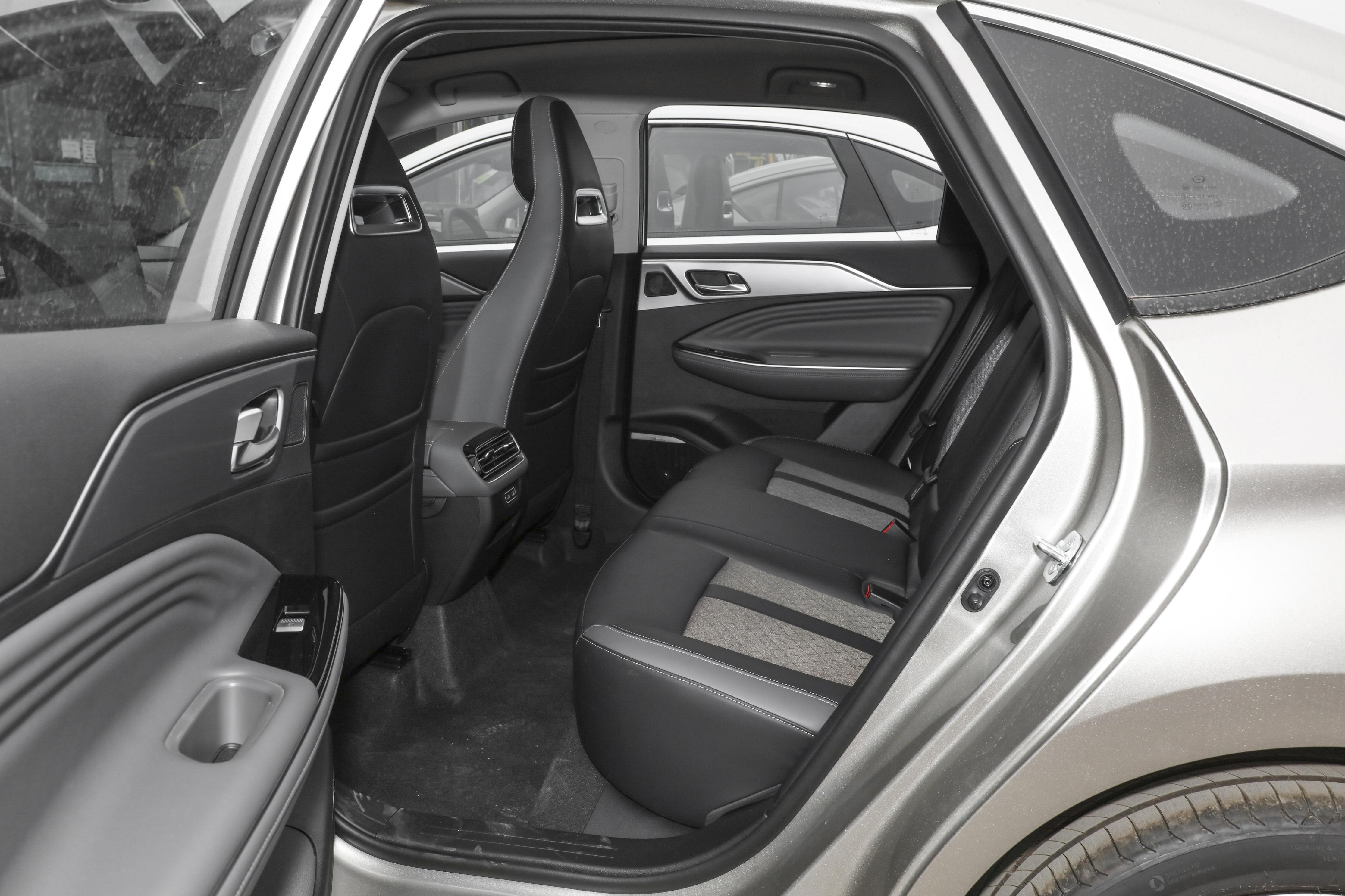 广汽埃安AION S Plus“单挑”比亚迪驱逐舰05 谁更值得入手？