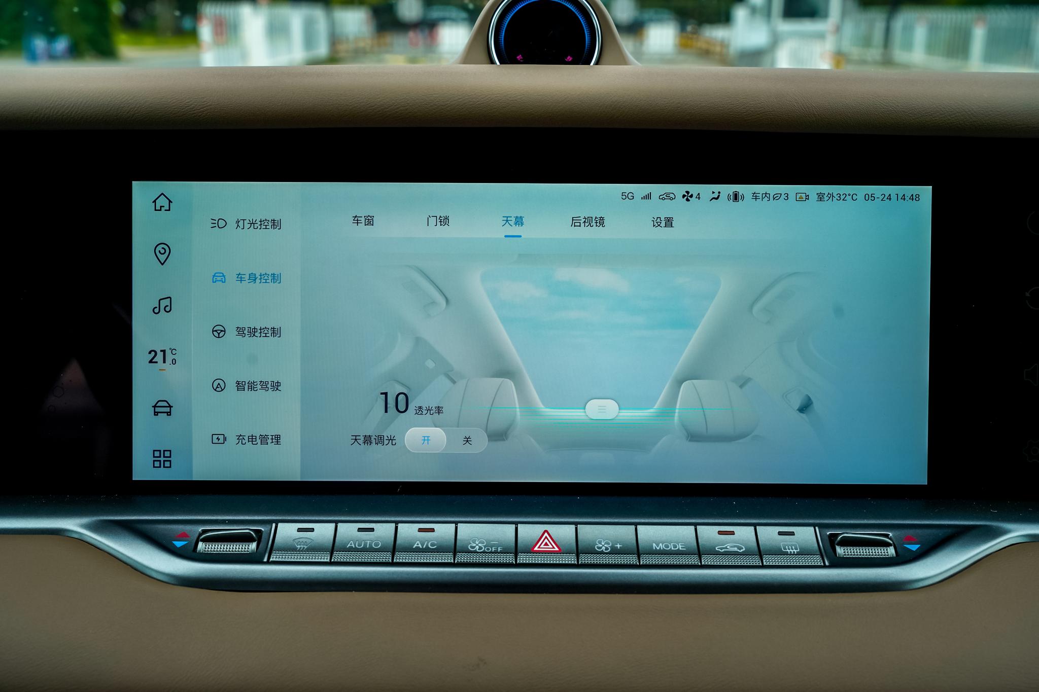 岚图FREE：配三联升降屏+空气悬挂+694马力，驾驶舒适性较好