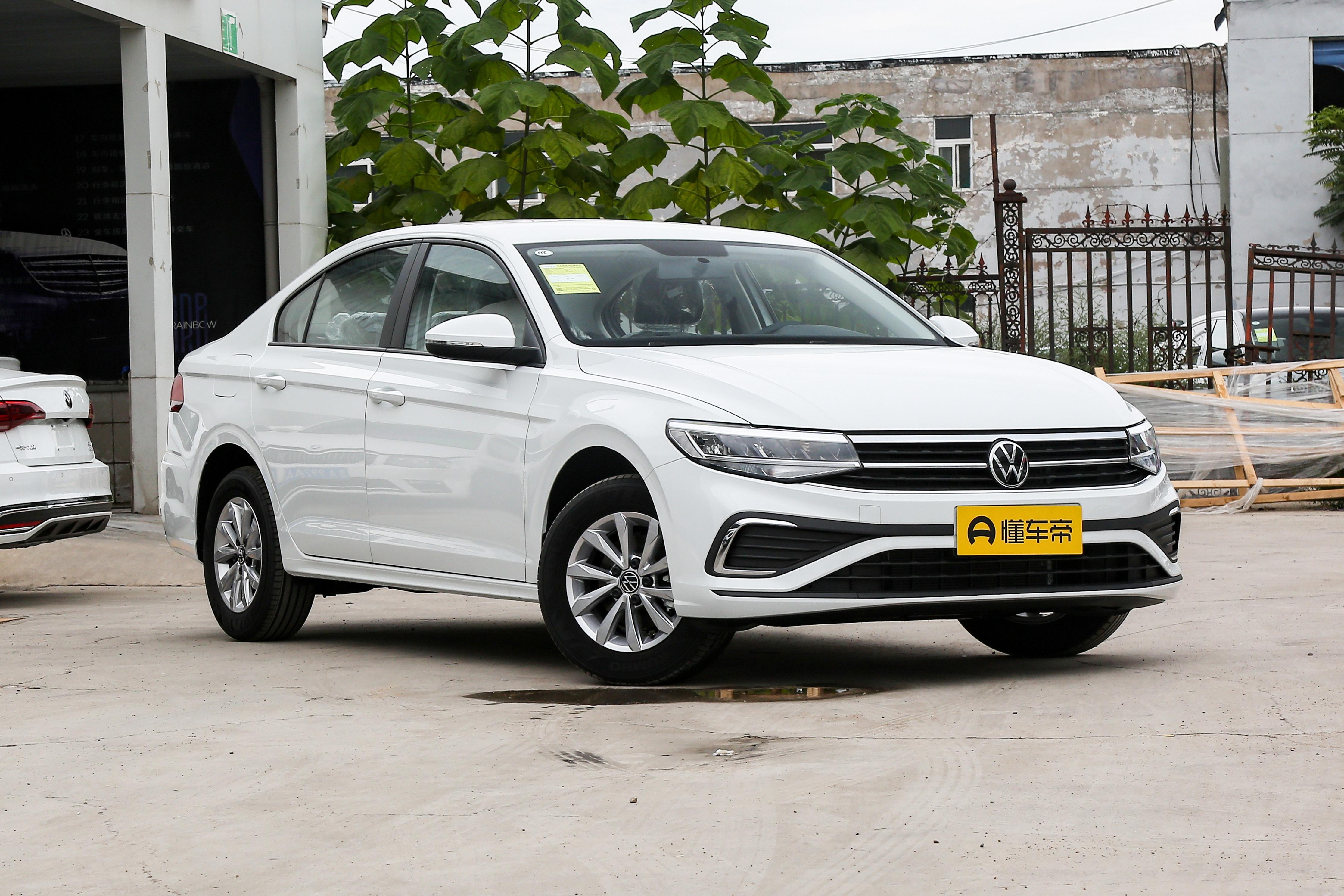 大众自动挡10万元以下(花10万元,买辆最低配的新款大众宝来,大家觉得