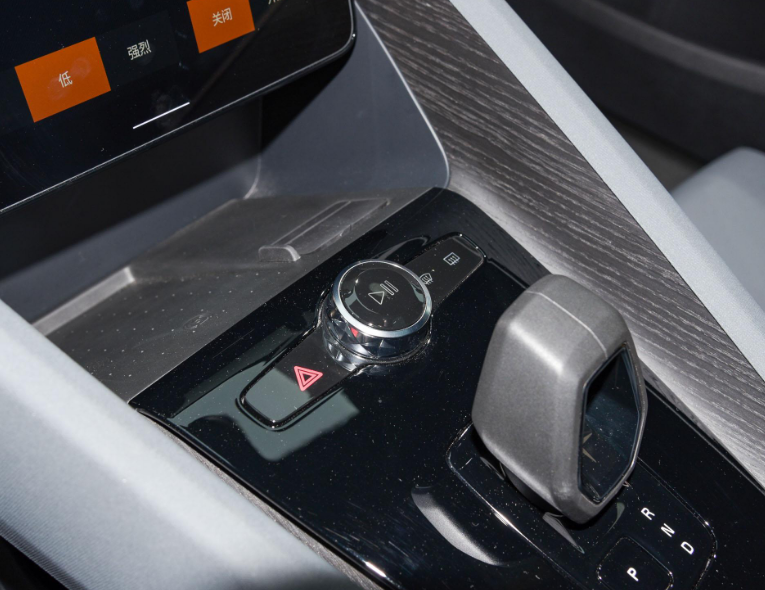 百公里加速4.7秒，北欧风+掀背设计，体验Polestar 2双电机版！