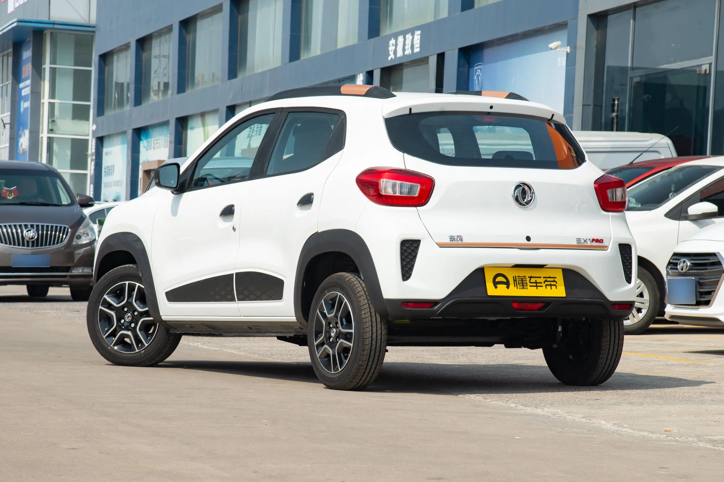 东风新能源ex1,售价不到6万元,续航201km,比骑电动车强