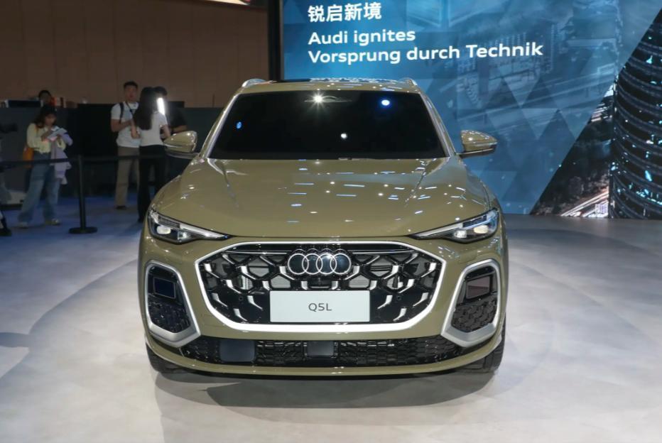 一言不合就加长！全新“奥迪Q5L”国内现身，风格大概，年底开卖