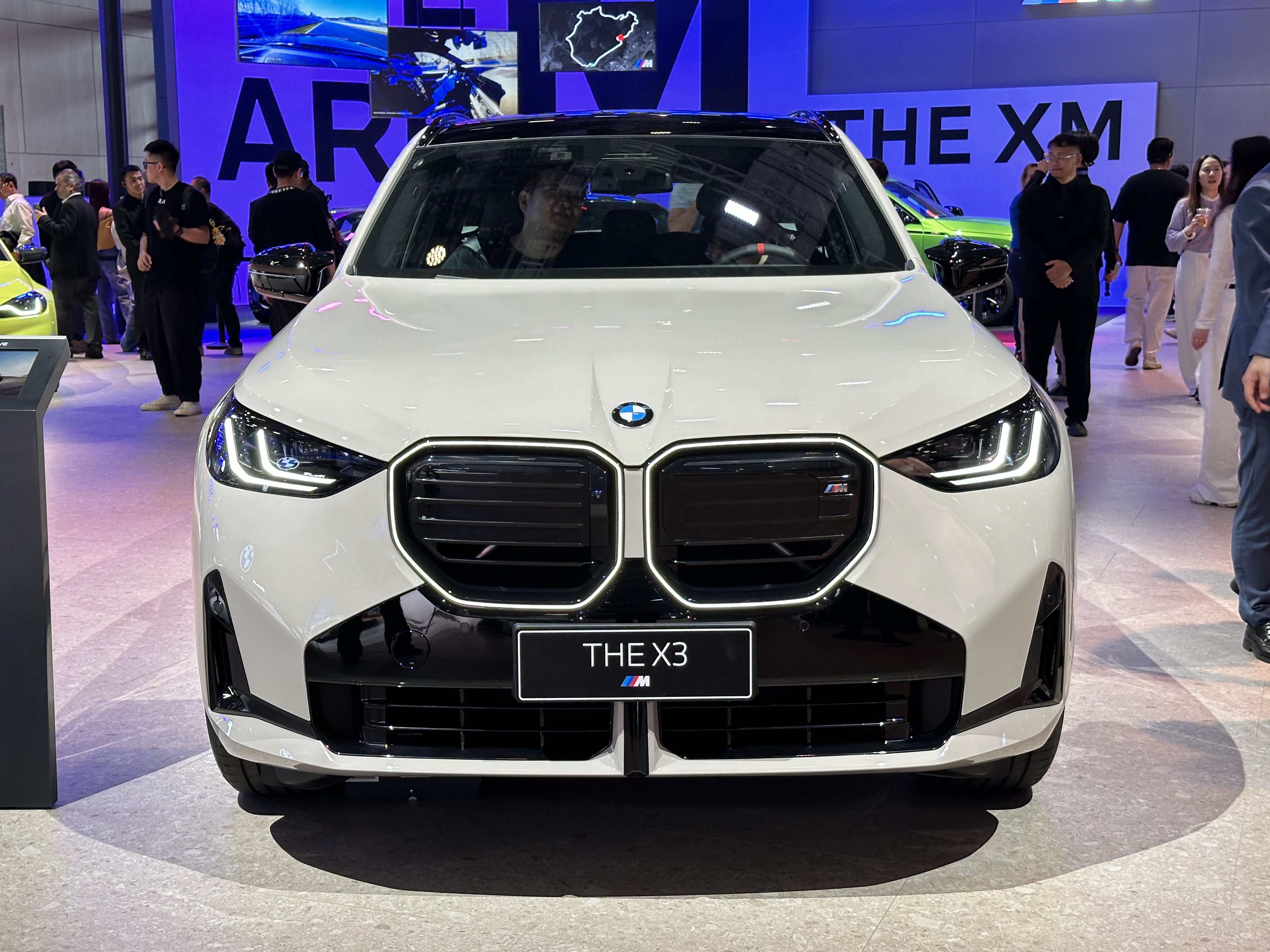 新车 | 搭3.0T六缸发动机/四出排气，全新宝马X3 M50亮相上海车展