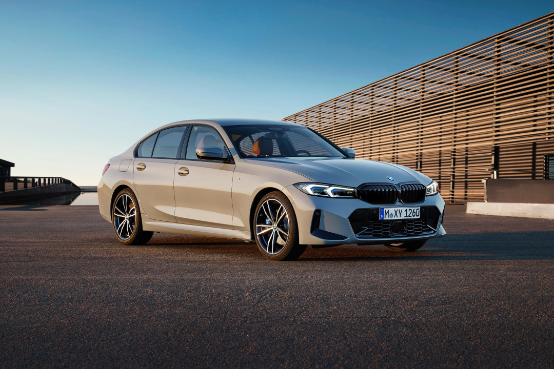 新款宝马3系海外售价曝光,约32万人民币起售,国产版三季度开售