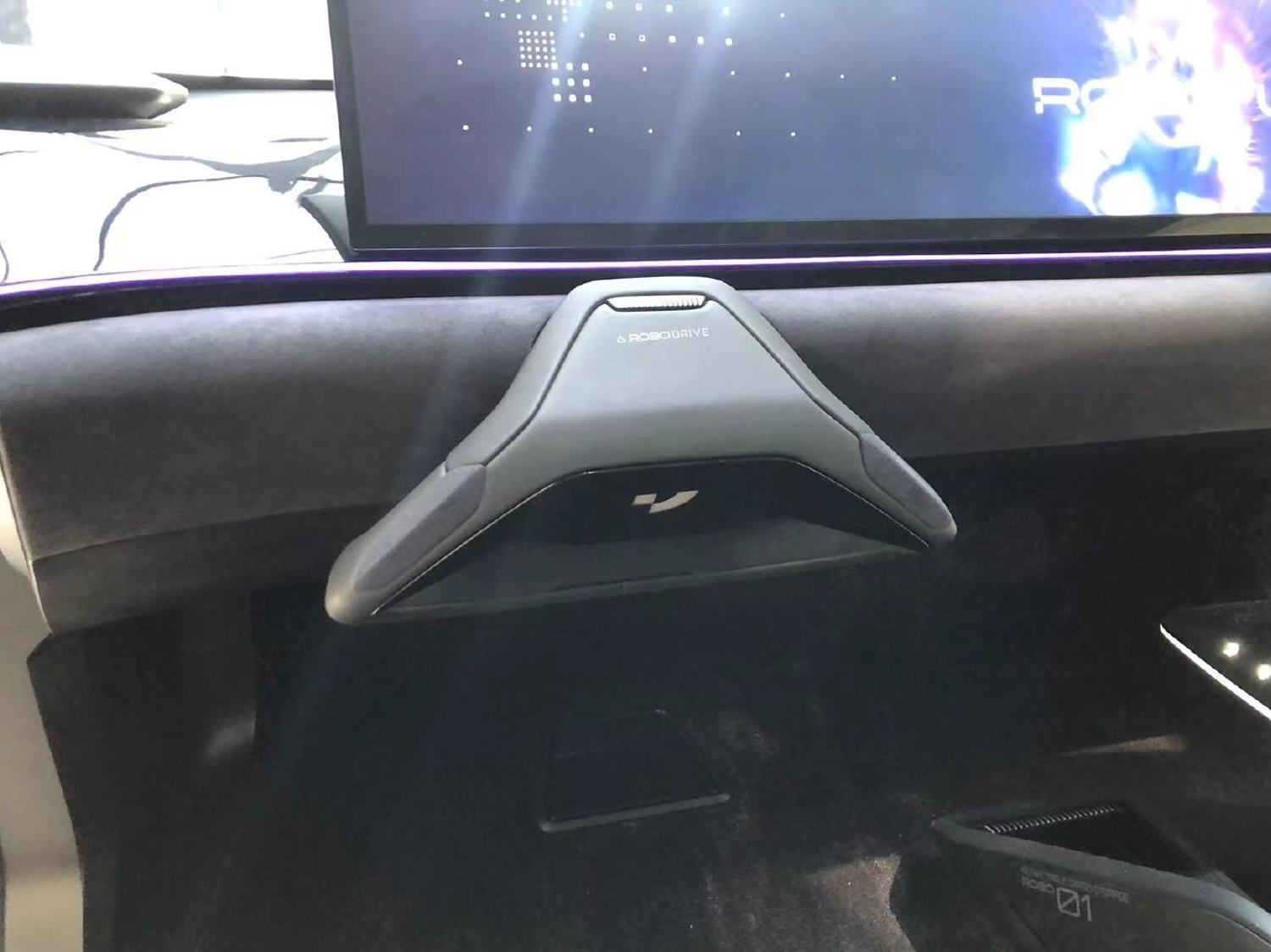 这是汽车还是宇宙飞船？汽车机器人概念车集度ROBO-01