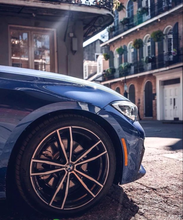 全新BMW 3系网红色 波尔蒂芒蓝再度袭来