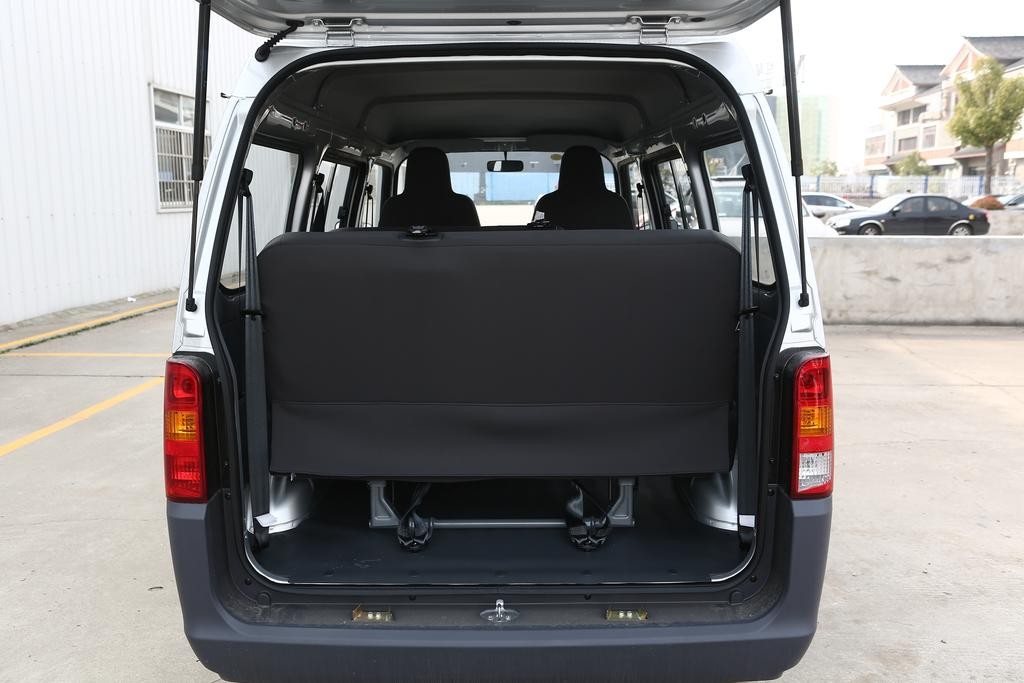 发家致富的好帮手,售价3.23万,7座设计,带你看五菱之光入门版