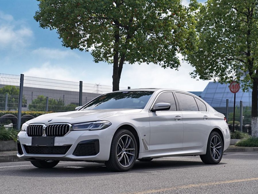 豪华中大型轿车的"种子"选手 实拍2021款宝马5系525li m运动套装