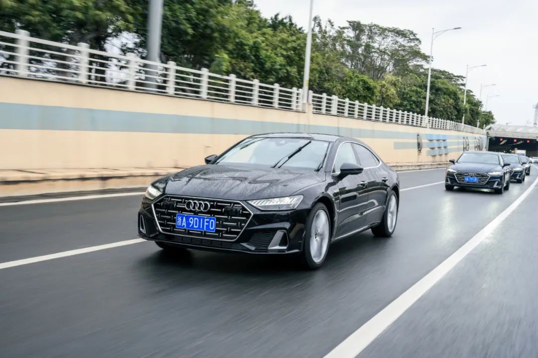 3.0T+空气悬挂，行政级轿车之巅！试驾上汽奥迪A7L