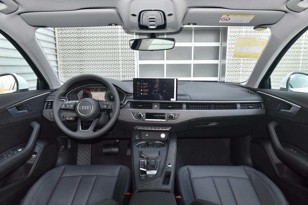 年轻人的豪华B级车 外观帅气标配2.0T解读奥迪A4L豪华型