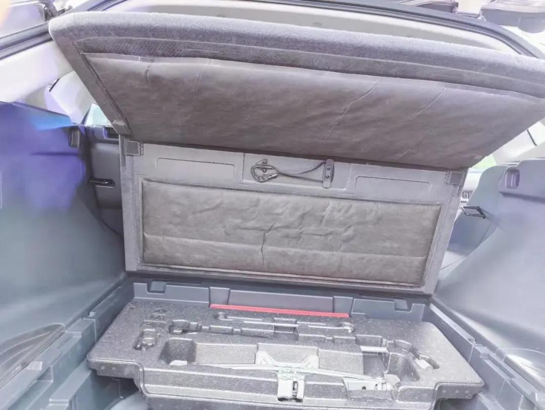 比RAV4荣放更大更豪华，一汽丰田凌放Harrier到底什么来头？