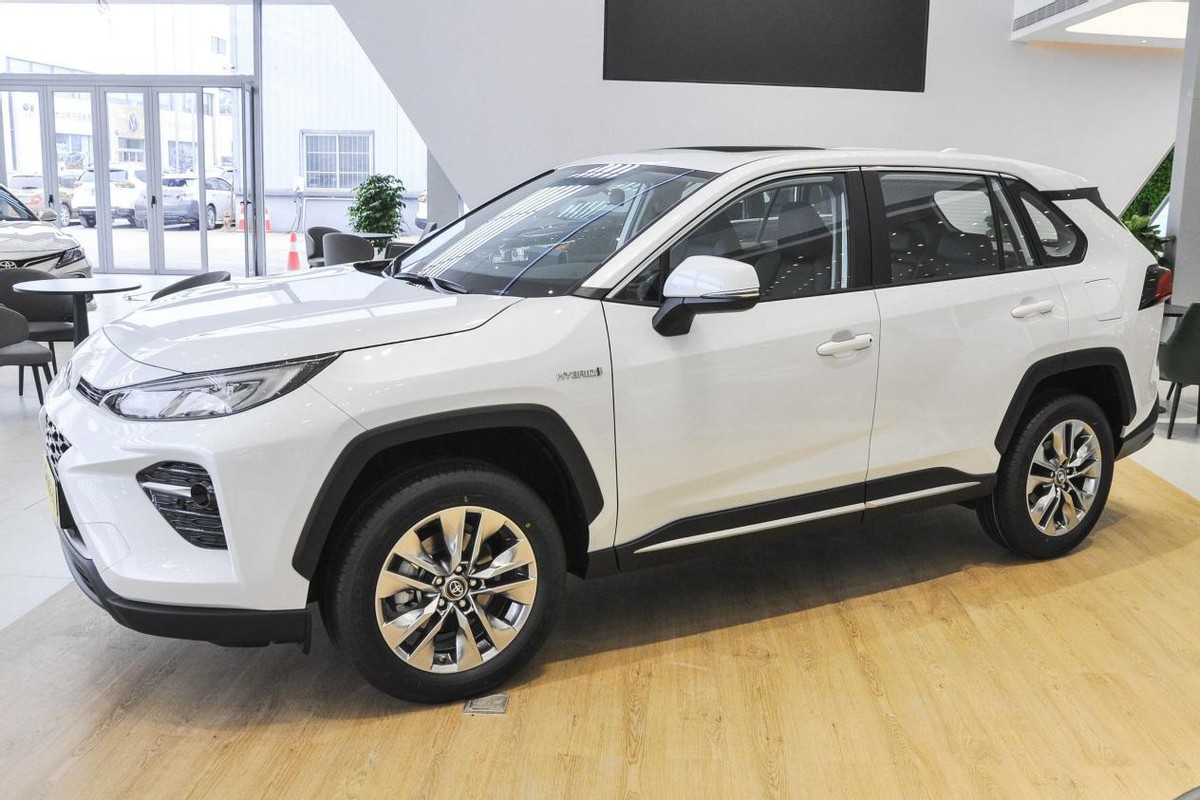 标配7srs气囊,轴距2690mm,17.18万起售,丰田威兰达表现怎样?