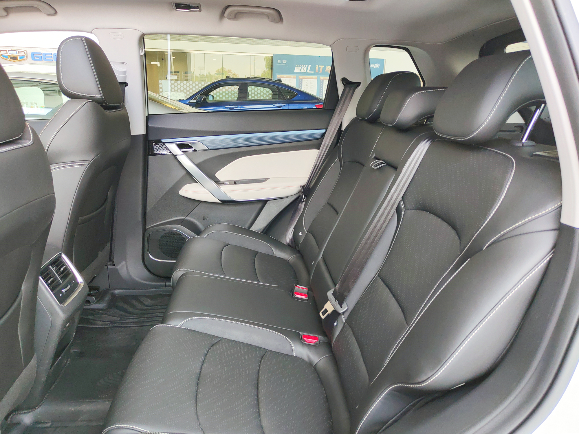 实拍吉利博越x魔改更率性硬核也实用