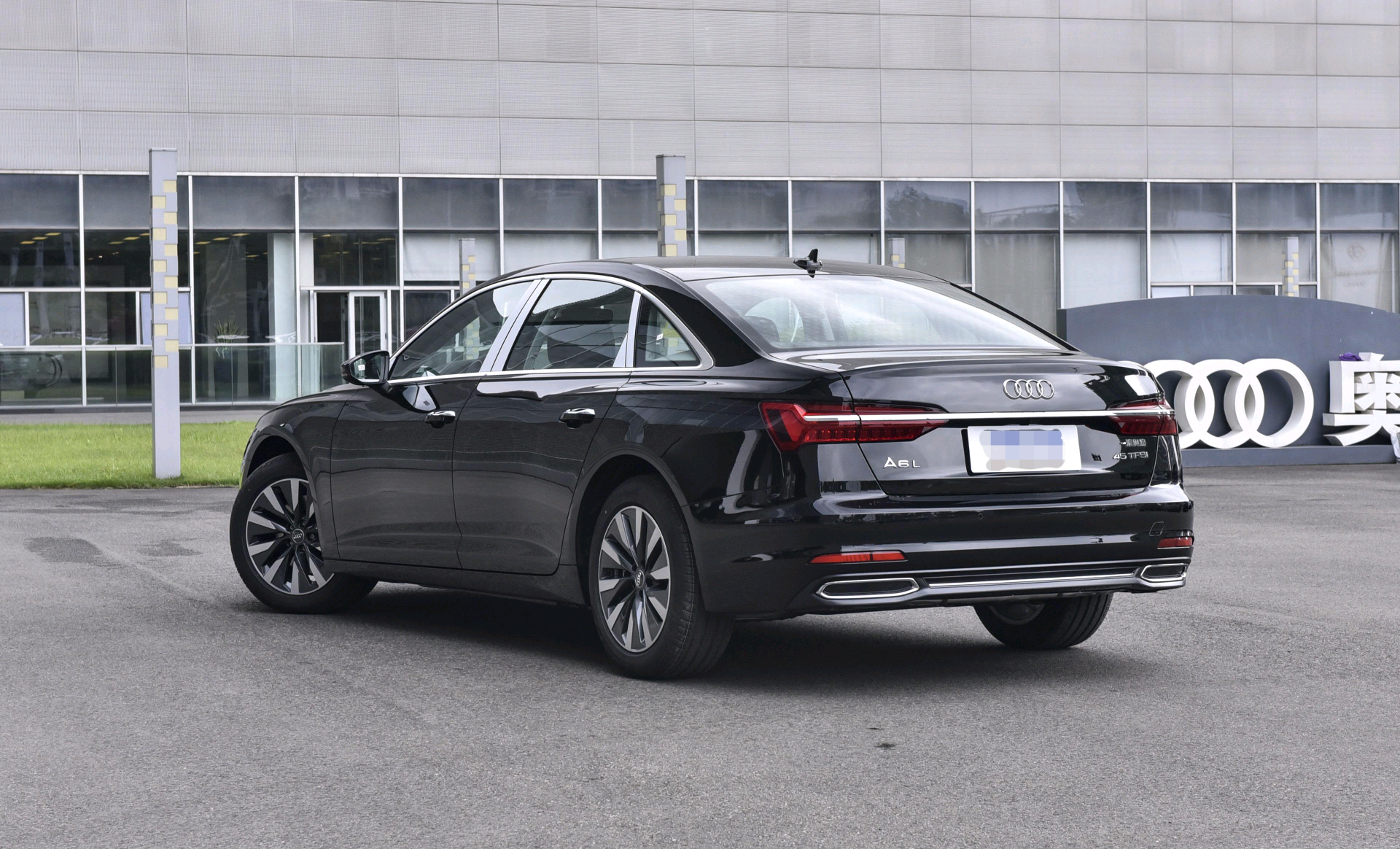 宝马5系和奥迪a6l,外观同样年轻时尚,但发动机和变速箱各有优势