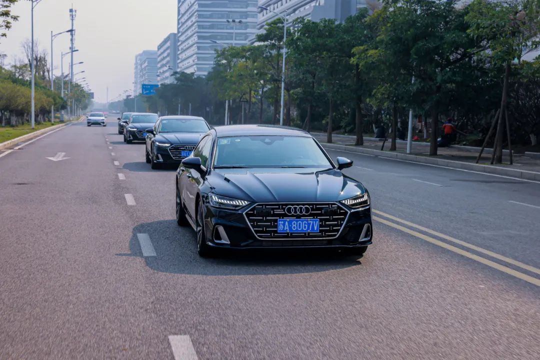3.0T+空气悬挂，行政级轿车之巅！试驾上汽奥迪A7L