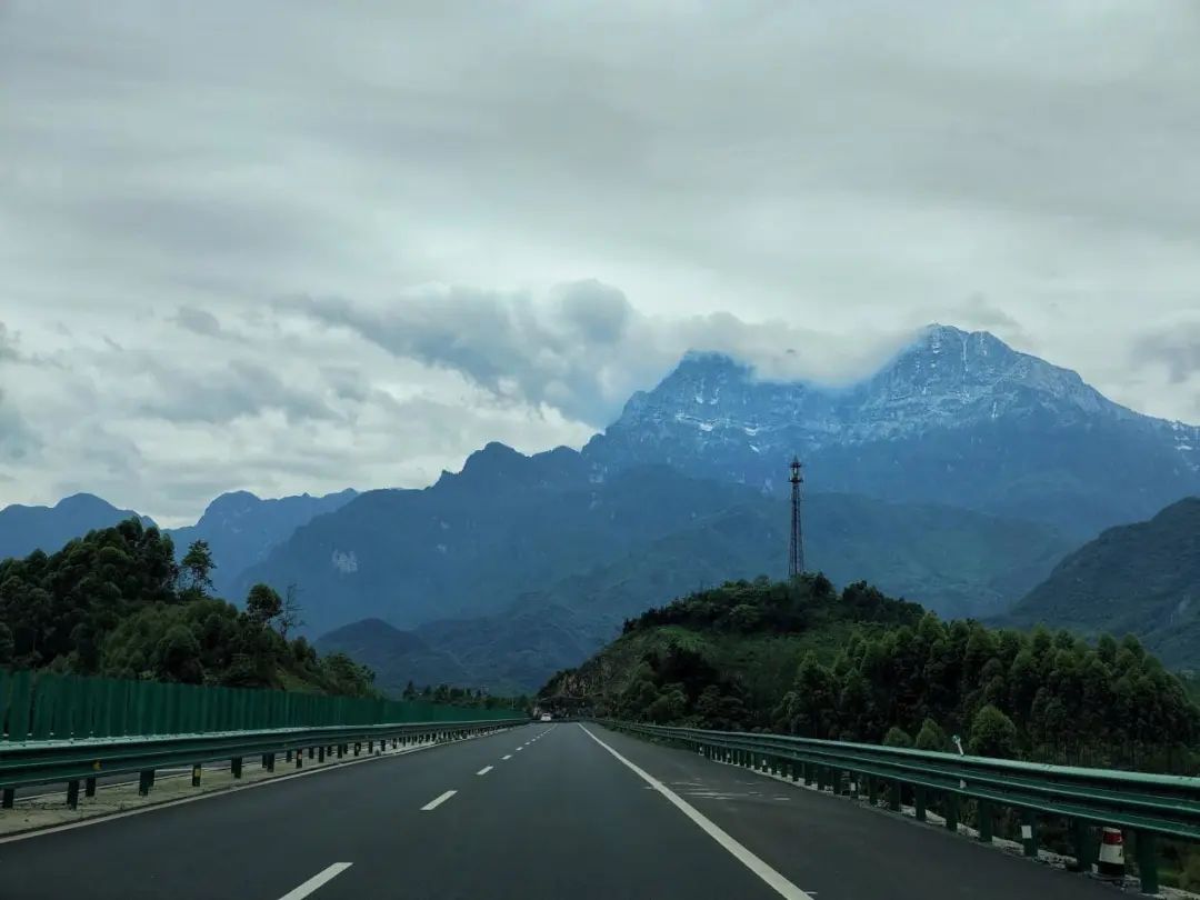 开星越L油电混动版去乐山露营，车能装！油能省！