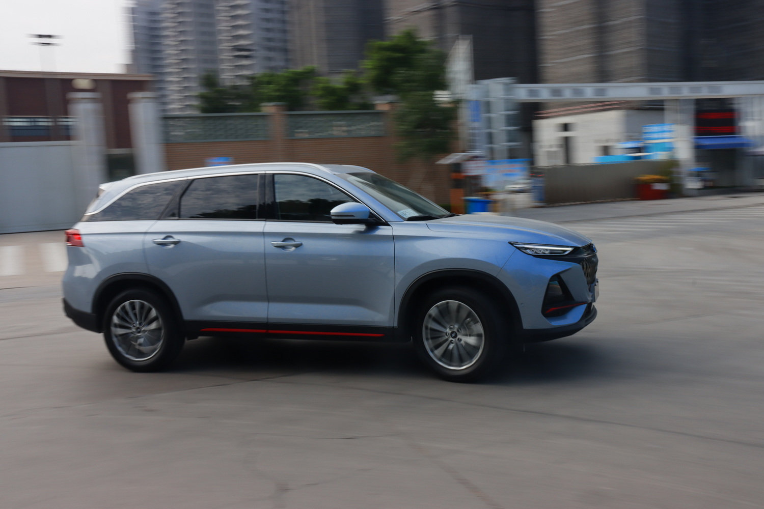 高智能大5座SUV 试驾长安欧尚X7 PLUS