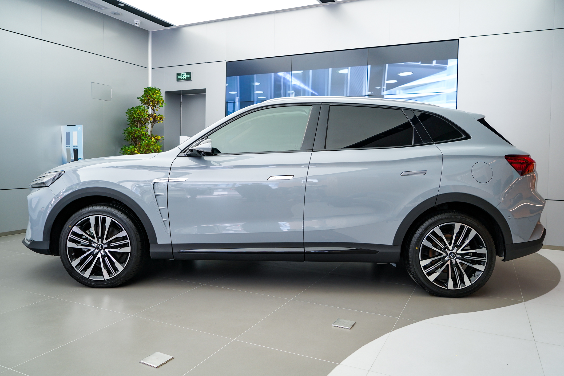 国产纯电SUV，续航505km，轴距2800mm，飞凡MARVEL R整体如何？