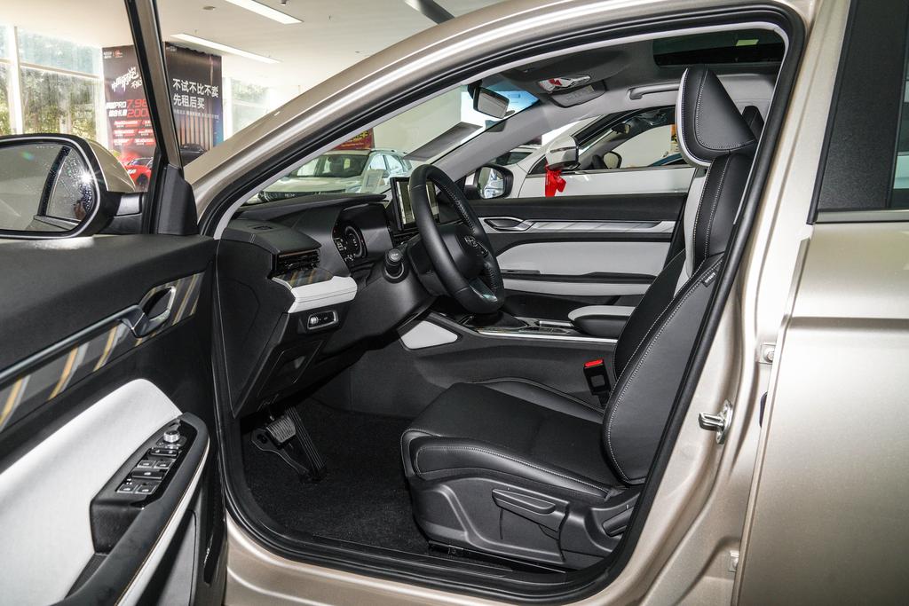 帝豪L限时优惠3000元 欢迎试乘试驾