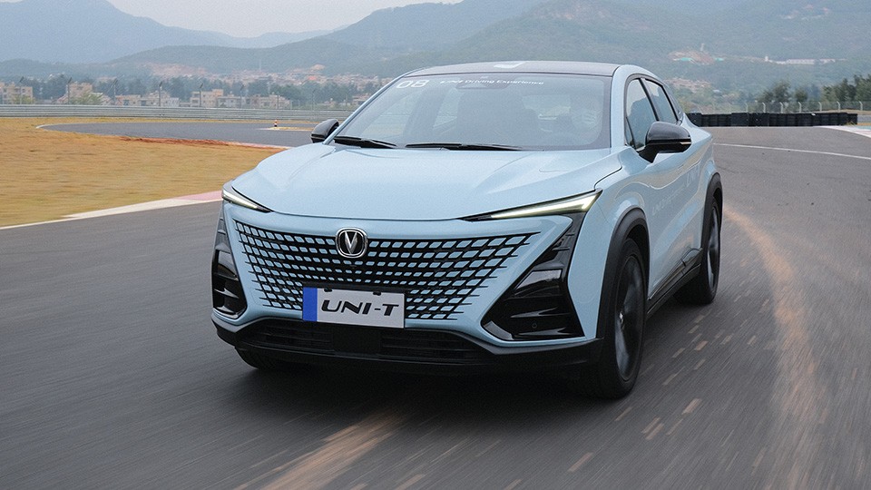 长安UNI-T下赛道：兼顾家用与操控，2.0T行吗？