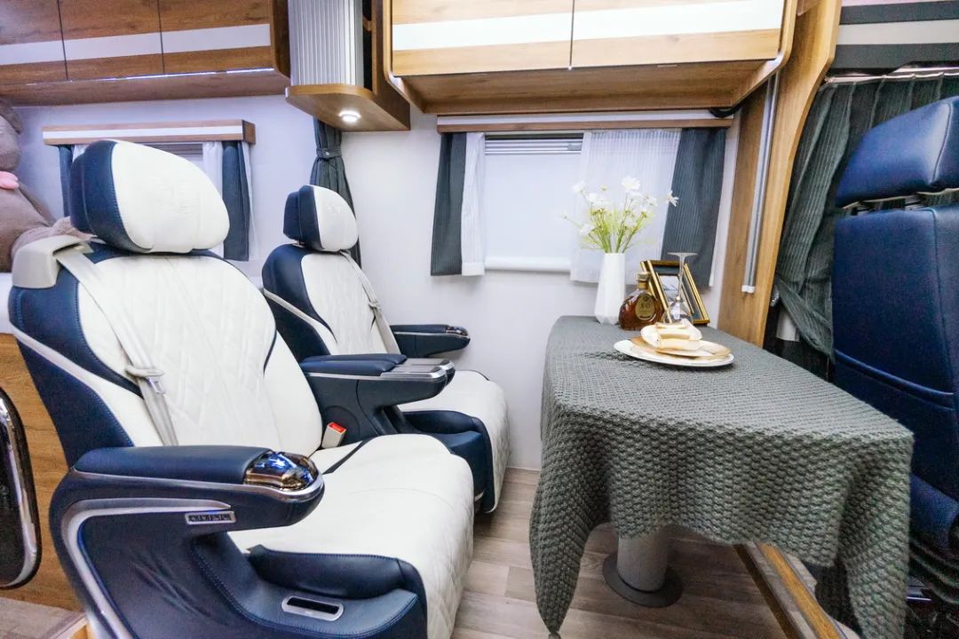 赛德猎鹰2号G系列房车 航空座椅带来质感享受 电动吊床丰富睡卧空间