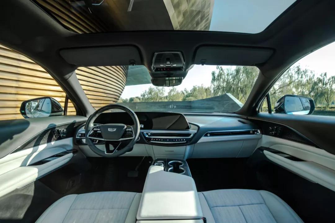 教BBA做人，凯迪拉克LYRIQ开启预售