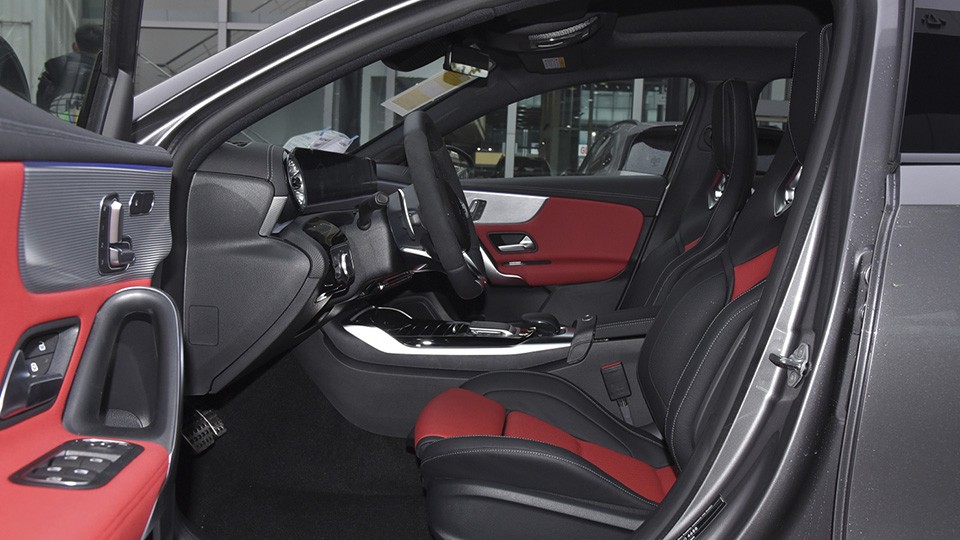 AMG A 45：月养车3千5，换4s破百，值吗？