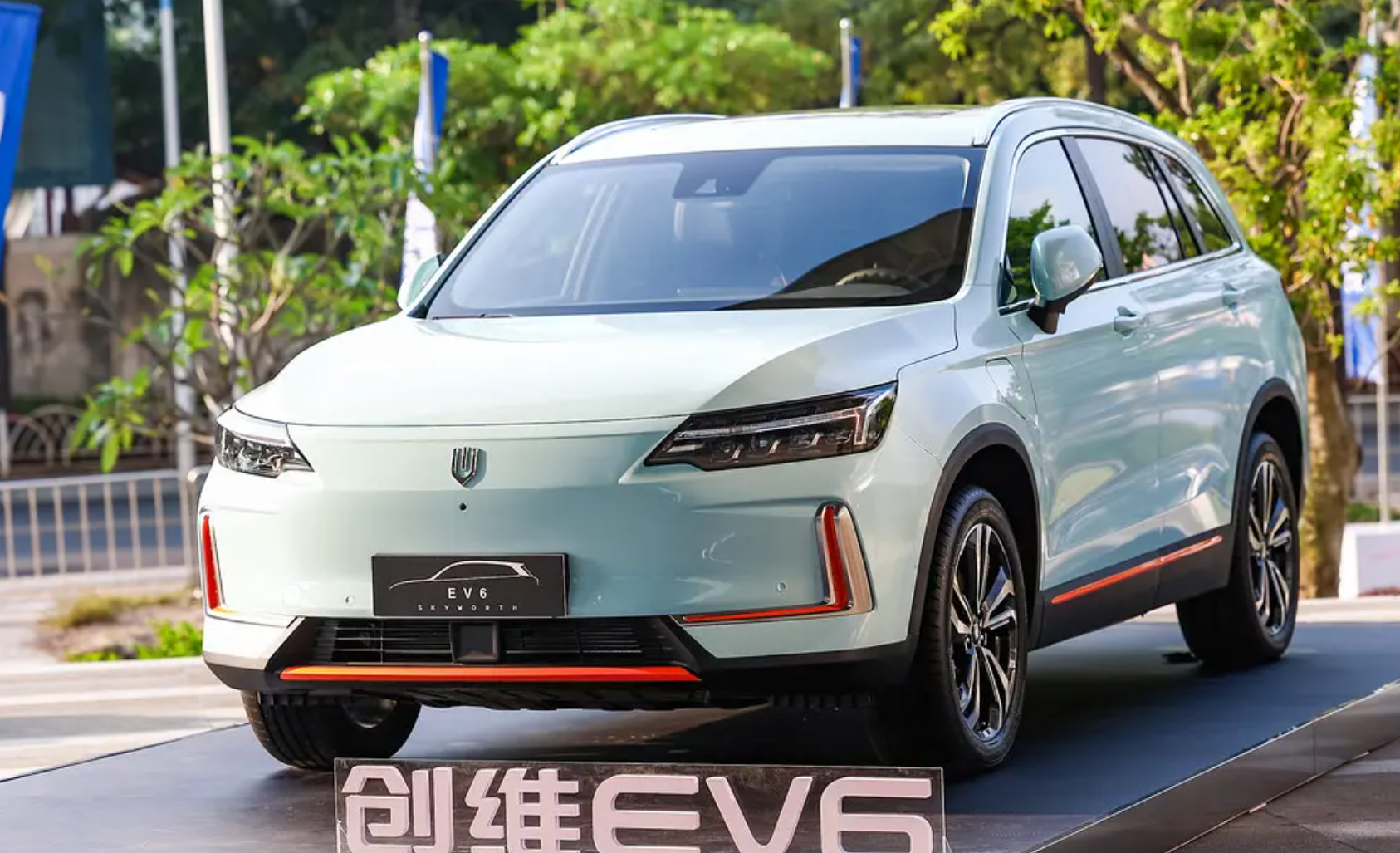 使用比亚迪DM-i，创维HT-i/EV6同步开启预售，真直男审美？