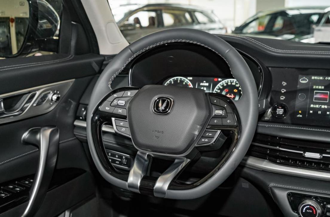 中大型七座SUV，长安CS95适合家用吗？全方面评测！