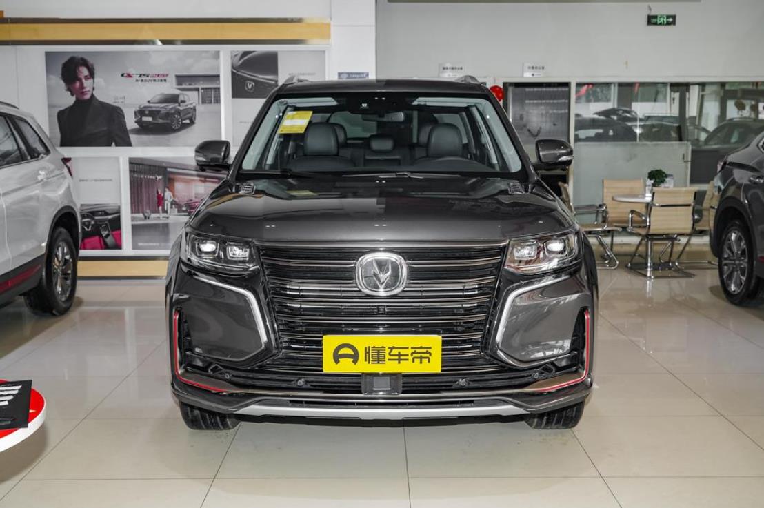 长安汽车中大型七座SUV，空间宽敞动力强劲
