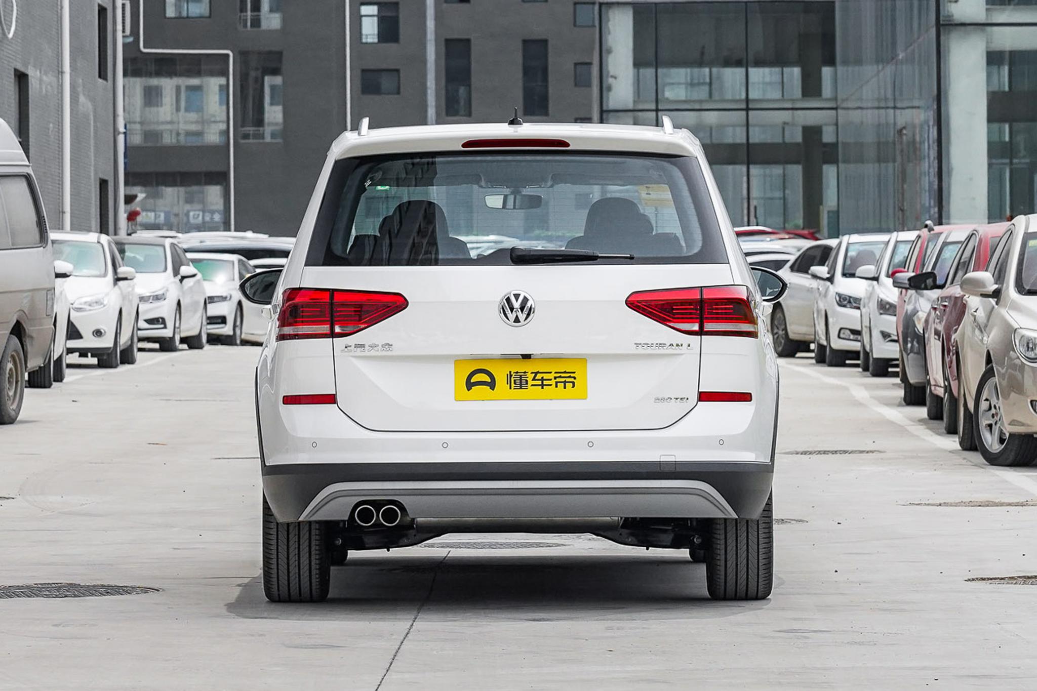 上汽大众途安L，CROSS跨界造型，提供6/7座可选，适合家用的MPV