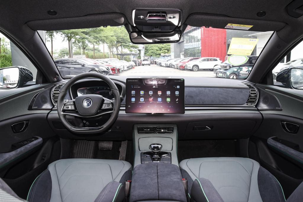 比亚迪汉EV 续航605km纯电豪华轿车