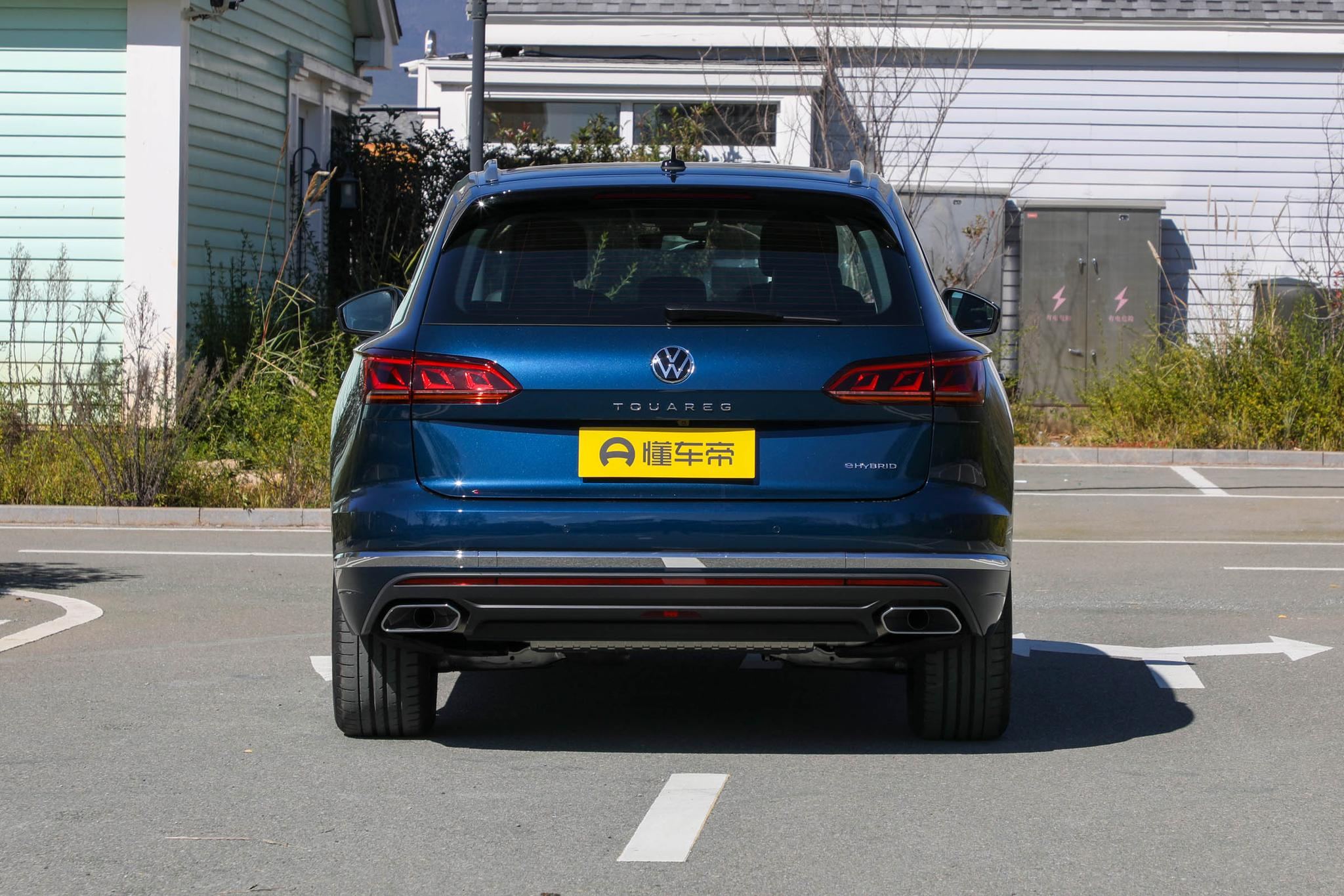 2022款大众途锐eHybrid上市，百公里油耗3.63L，售价67.98万元