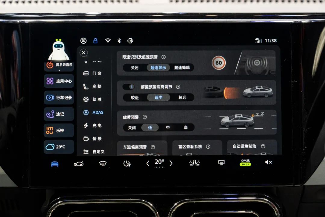 車長超五米，續(xù)航717km，新國民豪車零跑C01亮相2022粵港澳車展