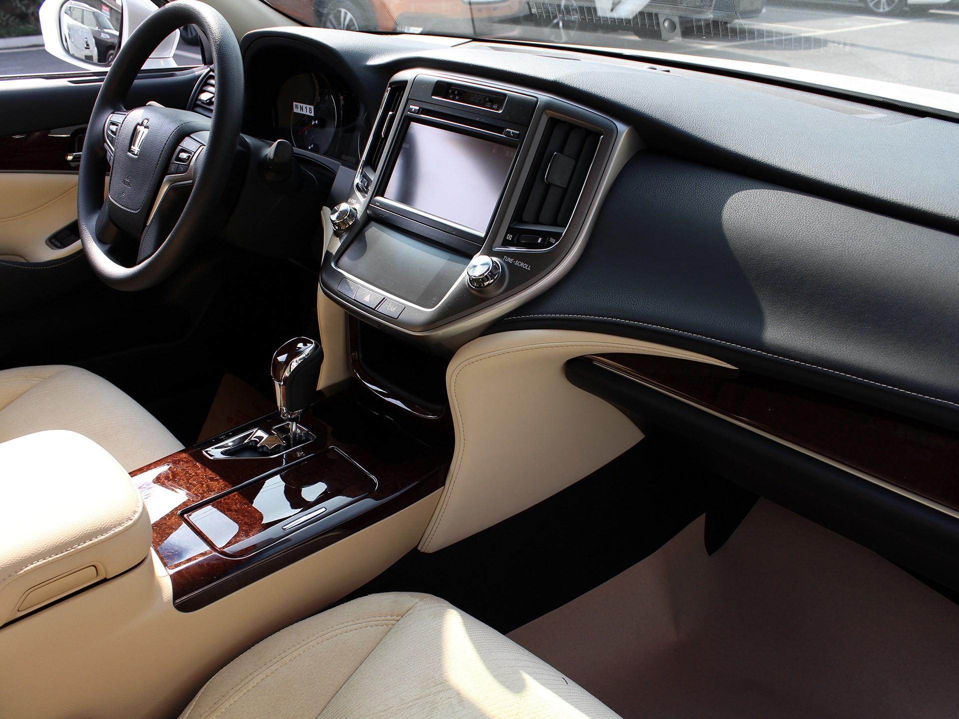 经典豪华车将回归,二手一车难求,当年和a6l比肩,实拍丰田皇冠