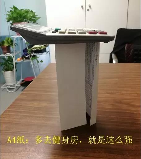 我的车为啥后排地板中间是凸起来的？