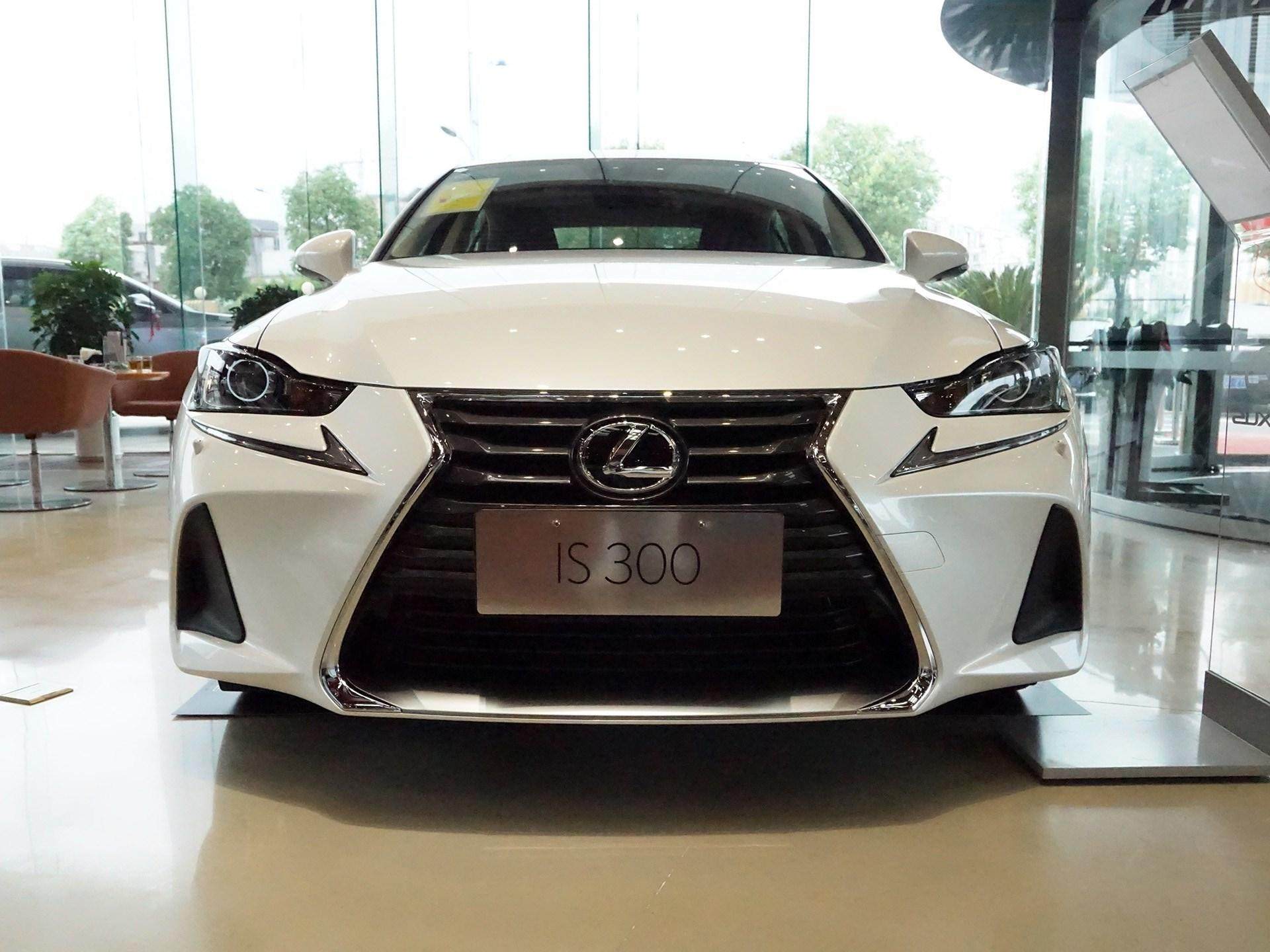 雷克萨斯is350当年新车卖不动
