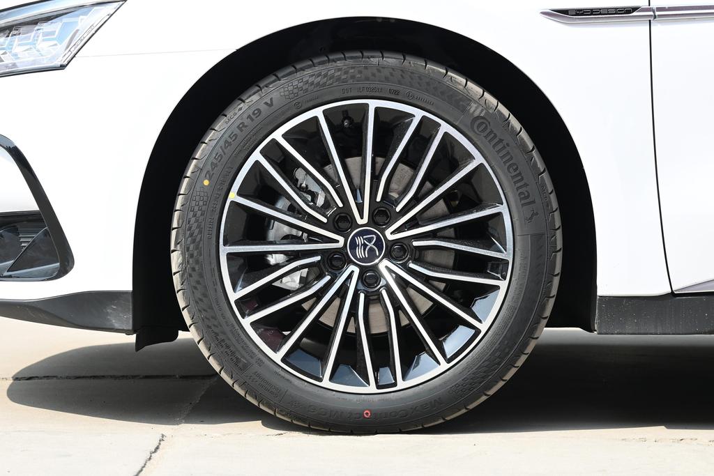 比亚迪汉dmi配置参数(比亚迪汉dm车辆型号)-第9张图片-尚力财经